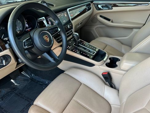 Certified 2023 Porsche Macan S AWD/4WD image 4