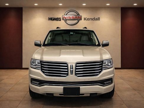 Used 2017 Lincoln Navigator Select AWD/4WD image 5