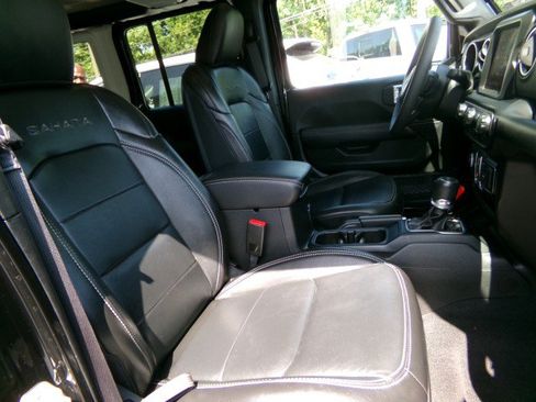 Used 2023 Jeep Wrangler Unlimited Sahara AWD/4WD image 11