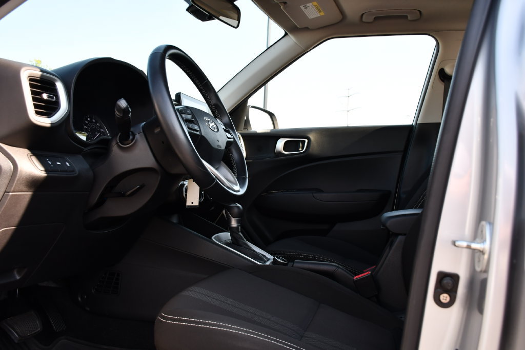 Used 2022 Hyundai Venue SEL FWD image 15