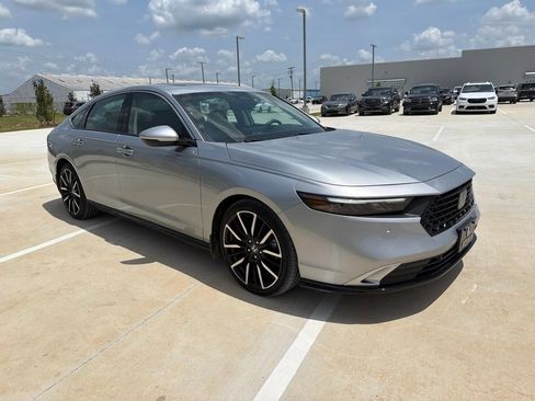 Used 2024 Honda Accord Touring image 3