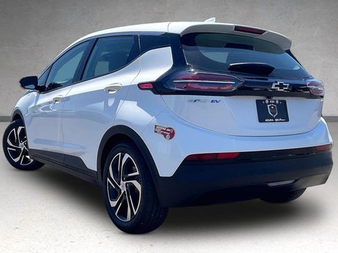 Used 2023 Chevrolet Bolt LT w/ Infotainment Package FWD image 3