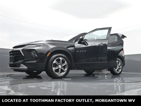 Used 2023 Chevrolet Blazer LT image 32
