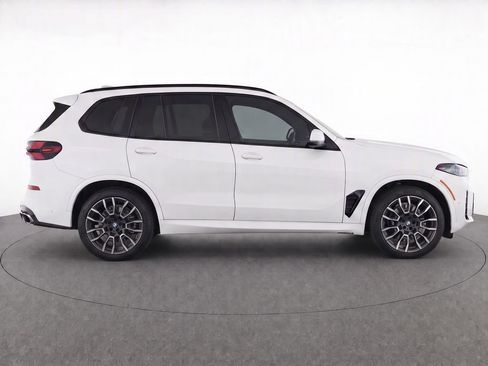 Used 2024 BMW X5 xDrive40i w/ M Sport Package AWD/4WD image 33
