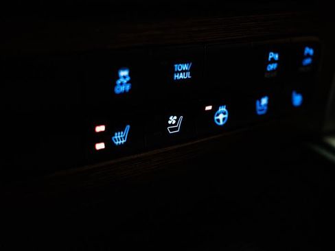 Used 2014 RAM 1500 Laramie w/ Convenience Group image 21