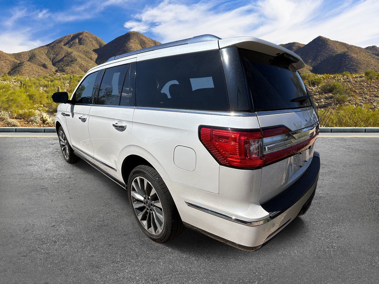 Used 2018 Lincoln Navigator Select RWD image 6
