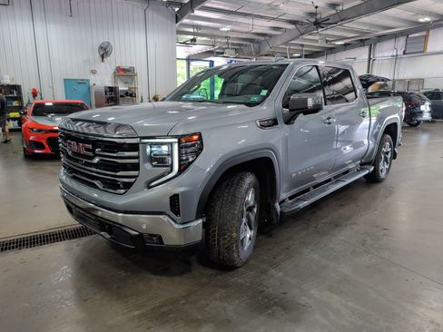 Used 2024 GMC Sierra 1500 SLT w/ SLT Premium Plus Package AWD/4WD image 6