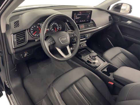 Used 2023 Audi Q5 2.0T Premium w/ Convenience Package image 4