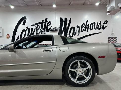 Used 2002 Chevrolet Corvette Coupe image 7