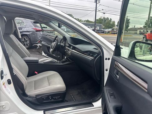 Used 2015 Lexus ES 350 w/ Luxury Package FWD image 11