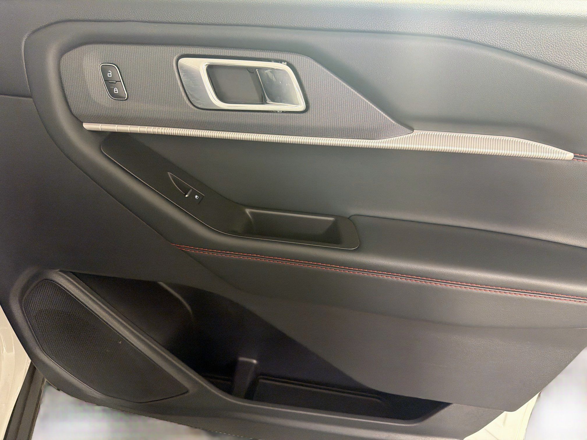 Used 2025 Ford Explorer ST-Line AWD/4WD image 33