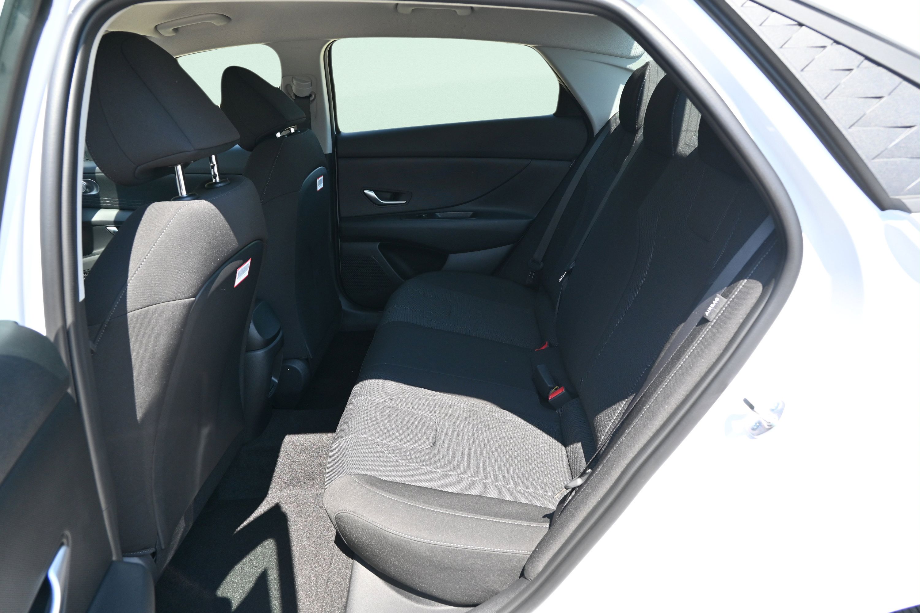 Certified 2025 Hyundai Elantra SE FWD image 11
