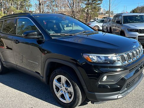 Used 2024 Jeep Compass Latitude image 5