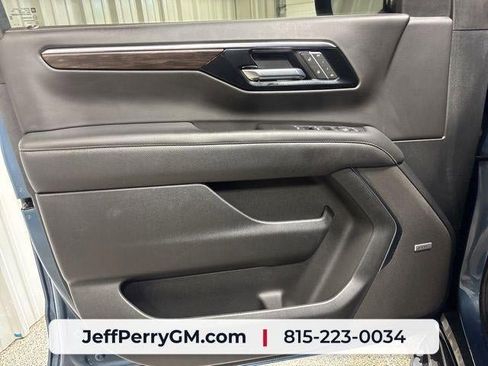 Used 2025 Chevrolet Tahoe Premier w/ Sun And Tow Package AWD/4WD image 12