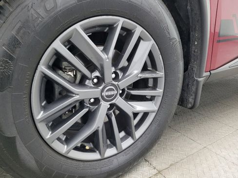 Used 2023 Nissan Rogue S image 31