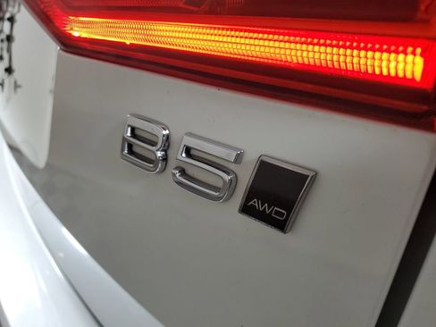 Certified 2023 Volvo XC60 B5 Plus w/ Climate Package image 9