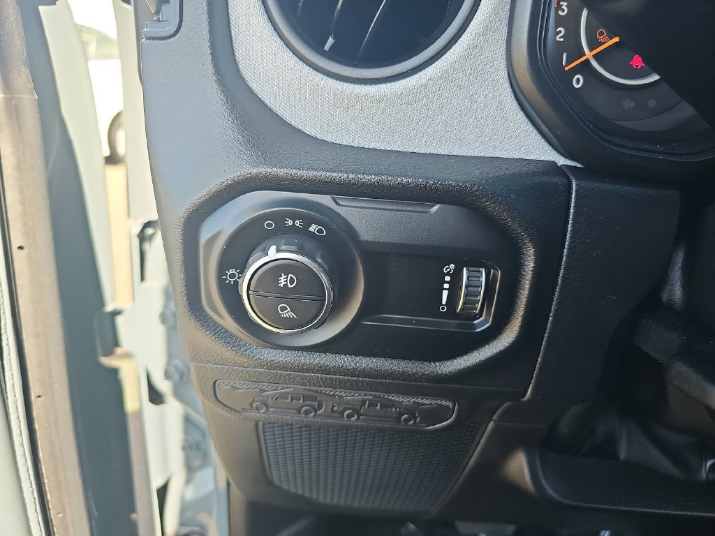 Used 2025 Jeep Gladiator Sport AWD/4WD image 25