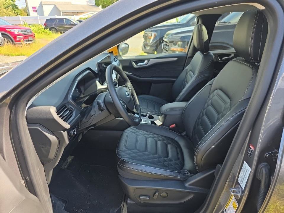 Certified 2023 Ford Escape SE w/ PHEV Premium Package FWD image 9