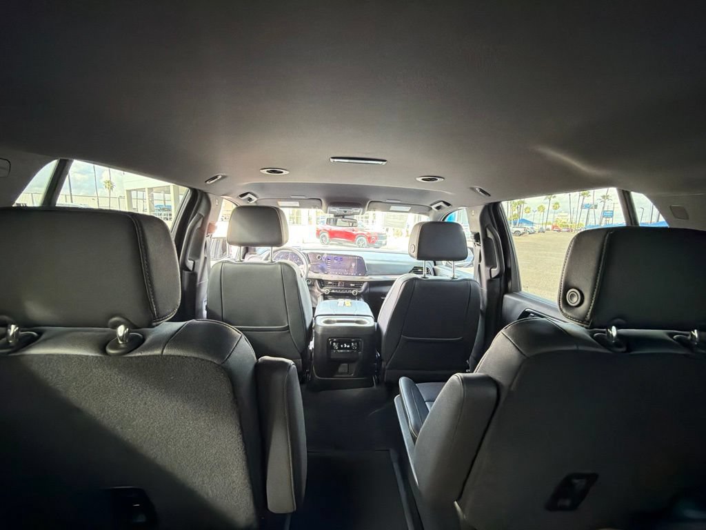 Used 2025 Chevrolet Tahoe Premier RWD image 11