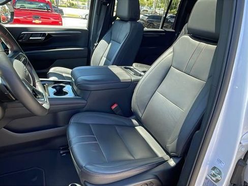 Used 2025 Chevrolet Suburban RST w/ Comfort Package AWD/4WD image 11