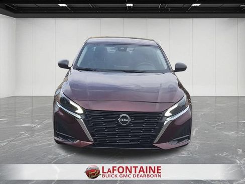 Used 2024 Nissan Altima 2.5 SV FWD image 9