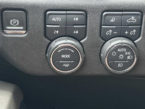 Used 2024 Chevrolet Silverado 2500 ZR2 w/ Technology Package AWD/4WD image 28