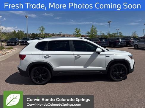 Used 2023 Volkswagen Taos SE w/ Black Wheel Package AWD/4WD image 2