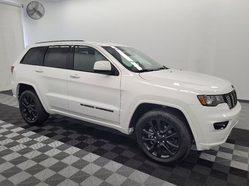 Used 2022 Jeep Grand Cherokee Laredo X AWD/4WD image 11