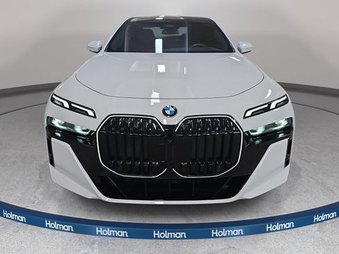 Certified 2025 BMW 740i w/ Premium Package RWD image 2