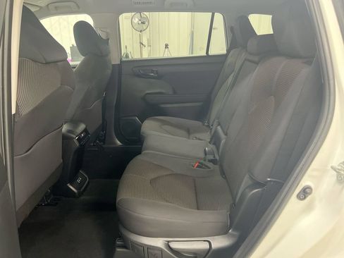 Used 2023 Toyota Highlander LE FWD image 22