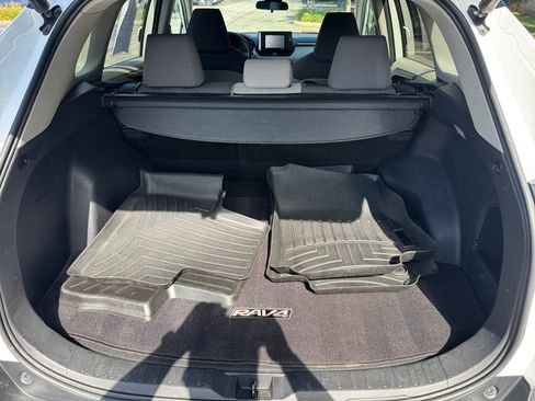 Used 2020 Toyota RAV4 XLE w/ Convenience Package AWD/4WD image 16