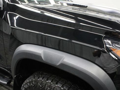 Used 2026 Chevrolet Colorado ZR2 w/ Technology Package AWD/4WD image 40