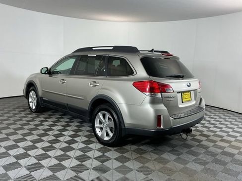 Used 2014 Subaru Outback 2.5i Limited w/ Moonroof Package AWD/4WD image 7