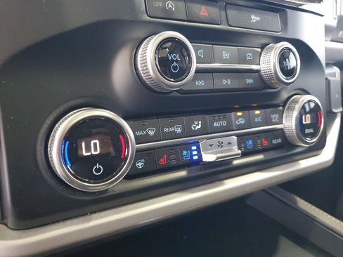 Used 2024 Ford Expedition Max XLT RWD image 28
