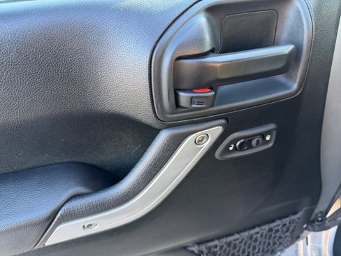 Used 2018 Jeep Wrangler Unlimited Sahara image 16