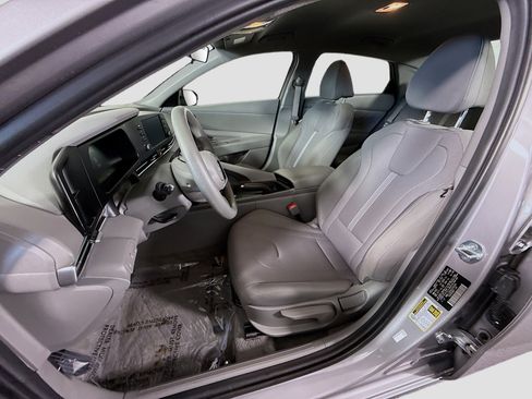 Used 2025 Hyundai Elantra SE image 21