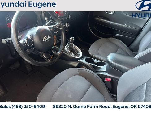 Used 2016 Kia Soul FWD image 11