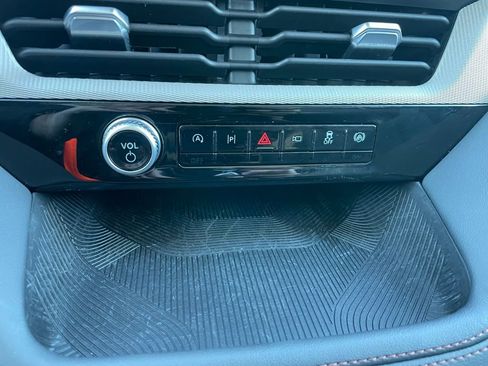 Used 2025 Ford Explorer Active image 12