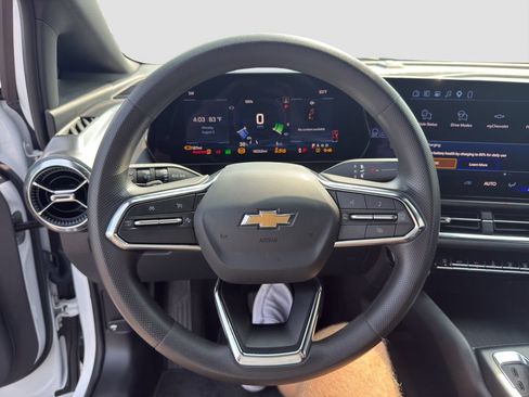 Used 2025 Chevrolet Equinox EV LT FWD image 10