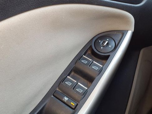 Used 2012 Ford Focus SEL image 25