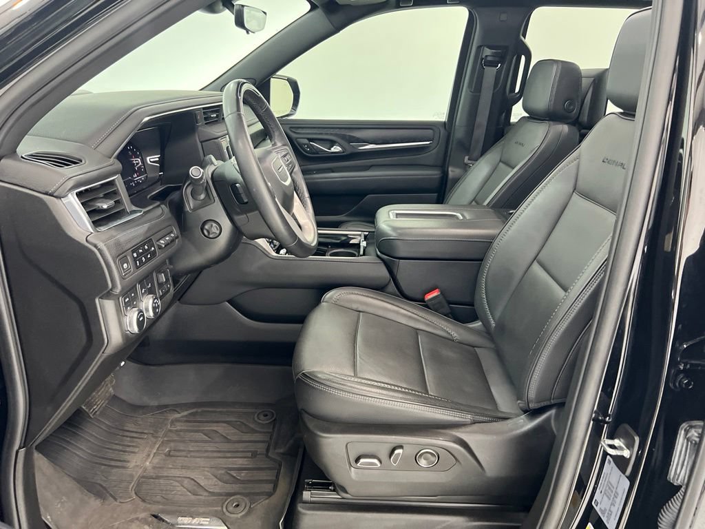 Used 2024 GMC Yukon Denali w/ Advanced Technology Package AWD/4WD image 19