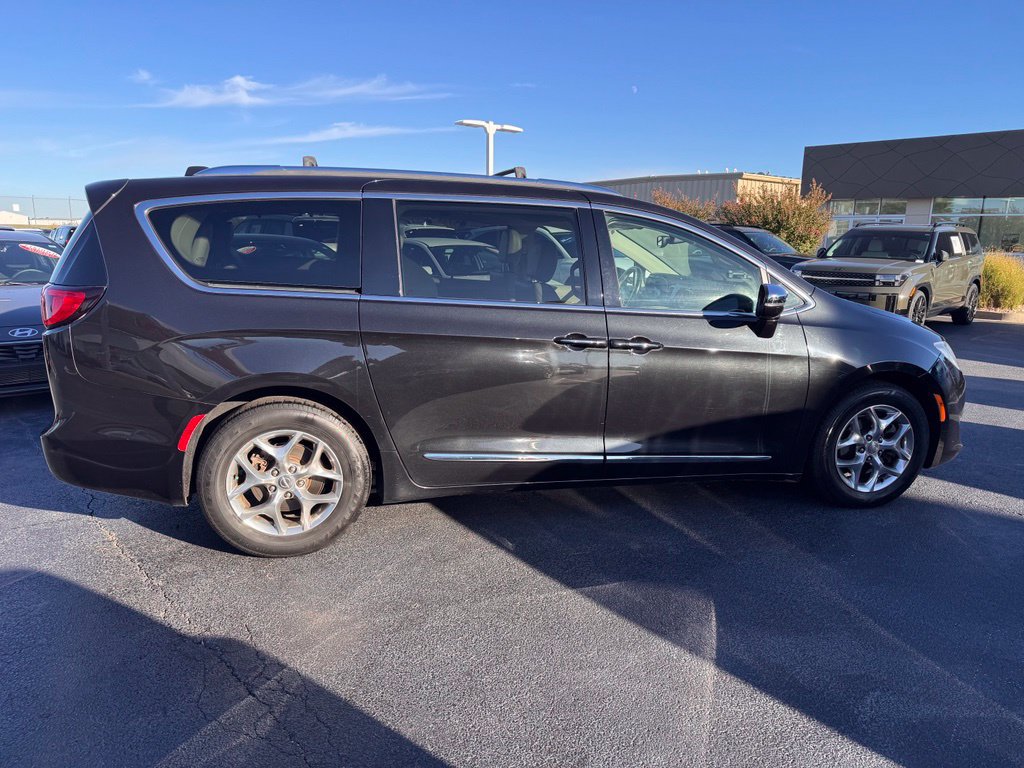 Used 2019 Chrysler Pacifica Limited FWD image 6