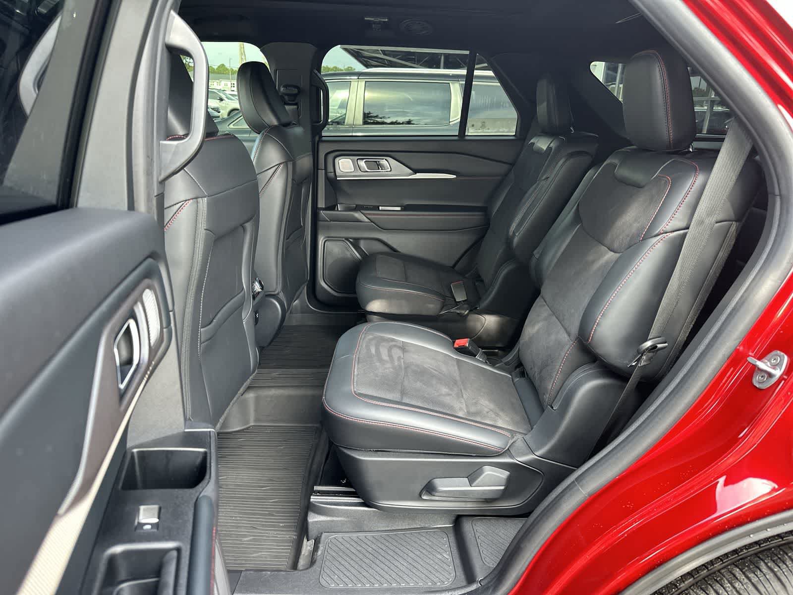 Used 2025 Ford Explorer ST w/ Sun And Sound Package AWD/4WD image 4