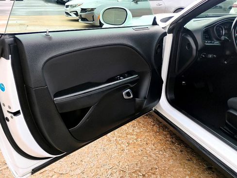 Used 2022 Dodge Challenger SXT image 11