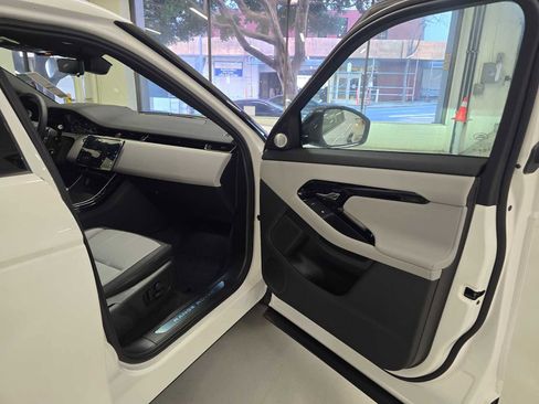 New 2026 Land Rover Range Rover Evoque Dynamic SE image 12