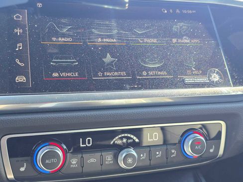 New 2025 Audi Q3 2.0T Premium image 28