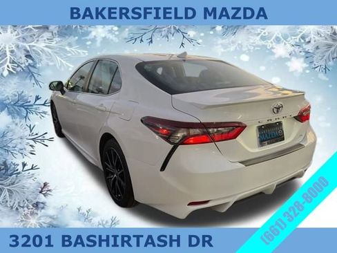 Used 2024 Toyota Camry SE image 3