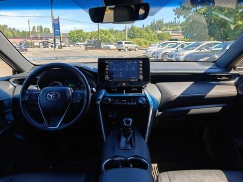 Used 2021 Toyota Venza XLE image 19