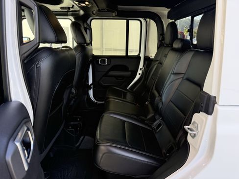 Used 2020 Jeep Gladiator Overland image 22