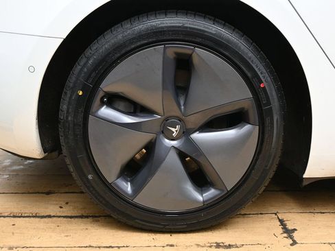 Used 2020 Tesla Model 3 Standard Range RWD image 12